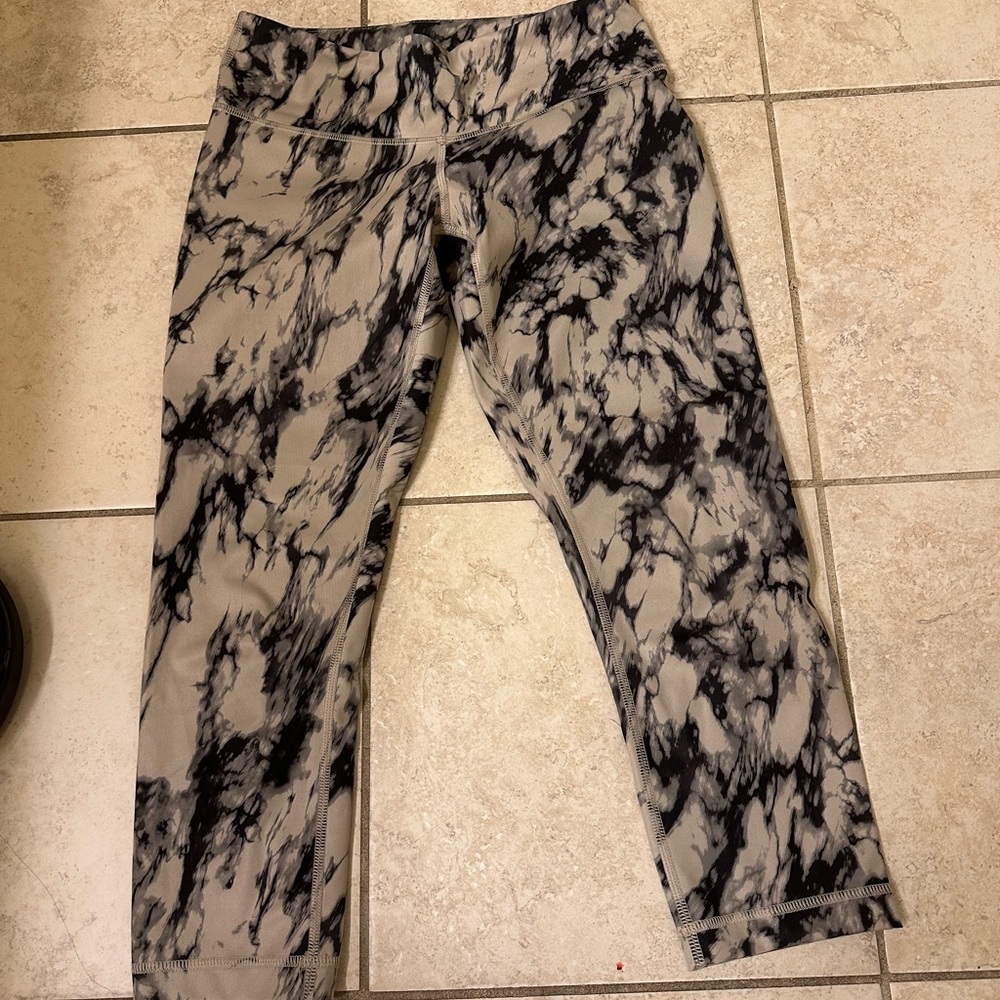 Lululemon cropped swirl print leggings